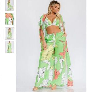 #10 L'ATISTE Green Floral kimono with matching top.  Resort wear luxury❤️